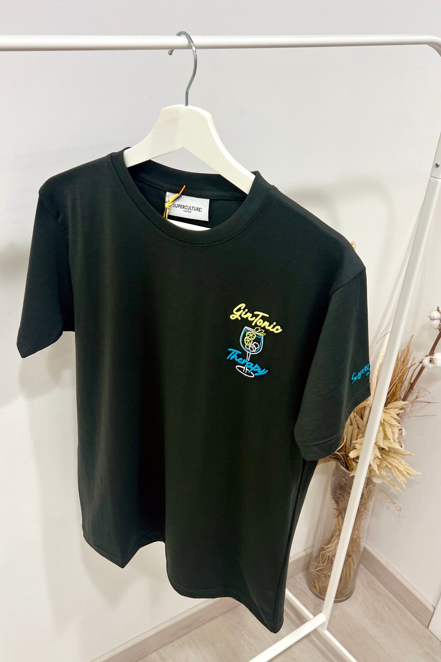 T-SHIRT RICAMO “GIN TONIC THERAPY”