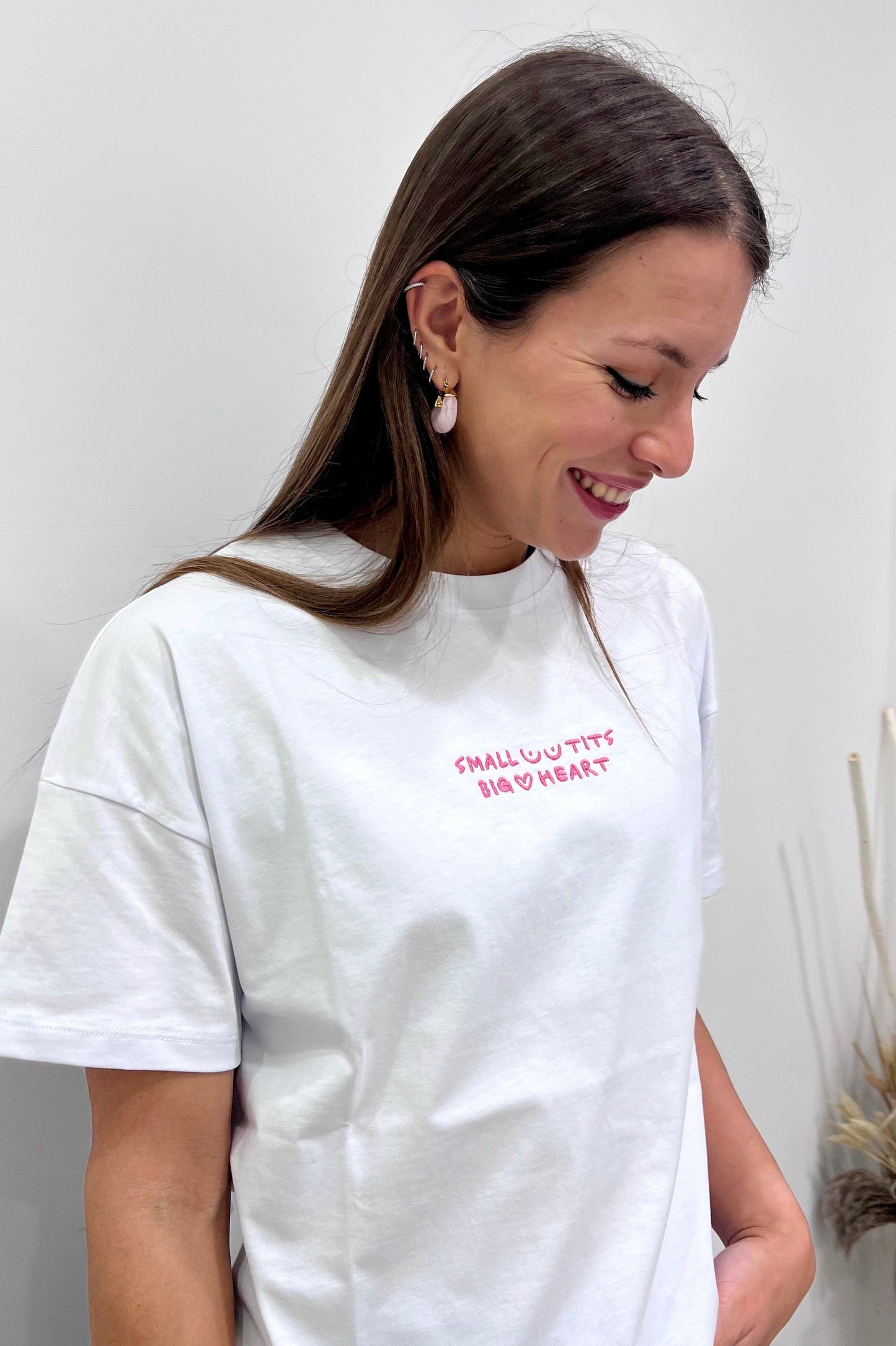 T-SHIRT “SMALL TITS BIG HEART”