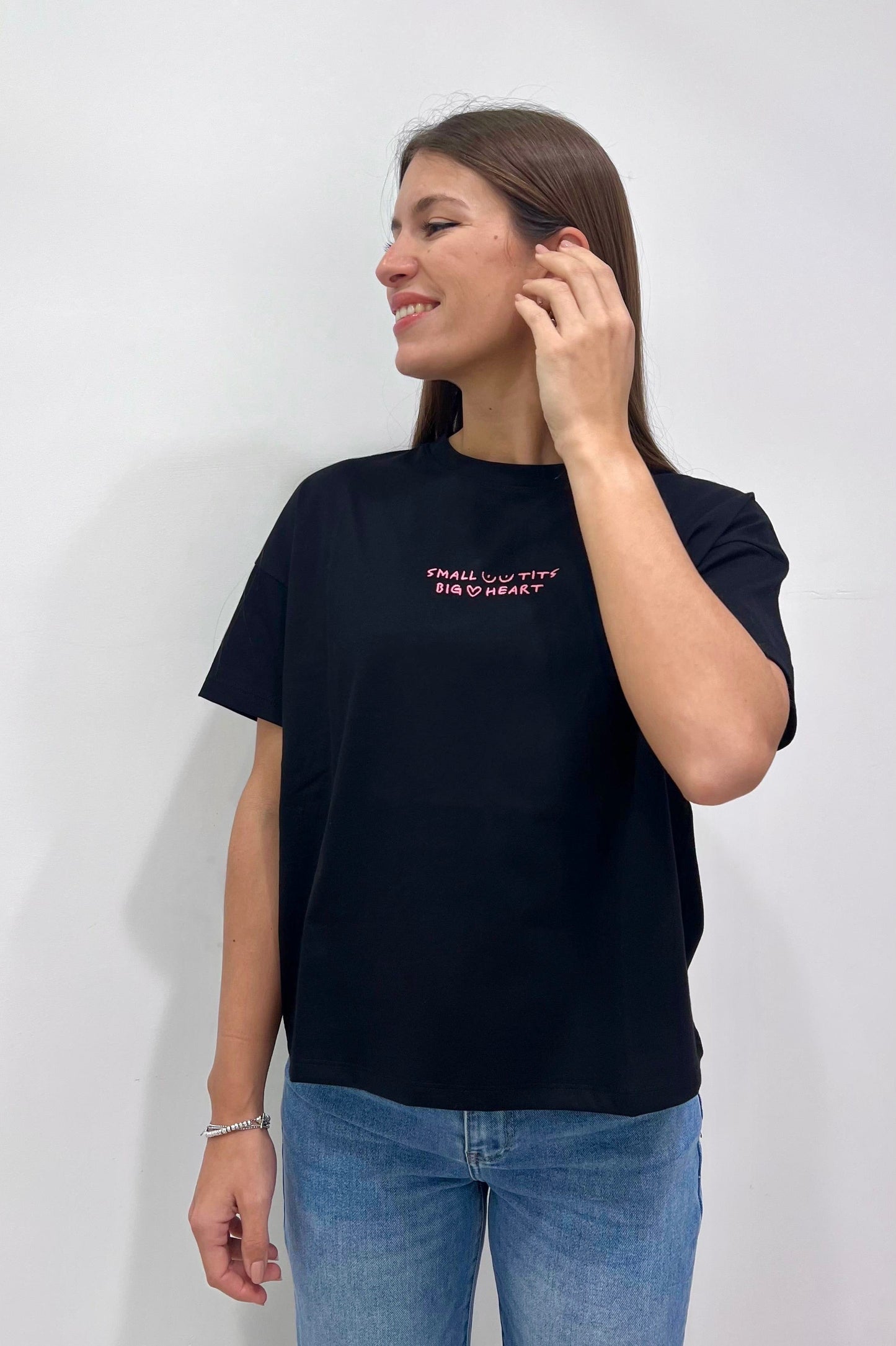 T-SHIRT “SMALL TITS BIG HEART”